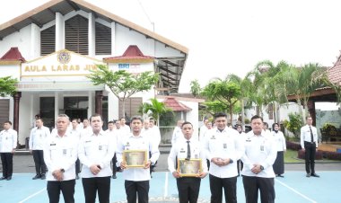 Apel Pagi Rutan Surakarta Beri Apresiasi Pegawai Terbaik dan Terpeduli Periode November 2025